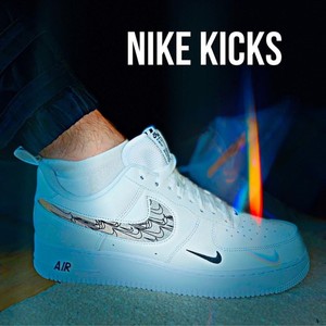 NIKE KICKS