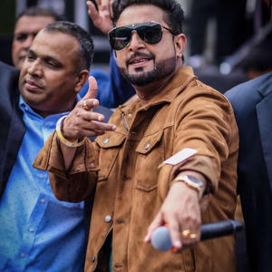 Chite Suit te (feat. Geeta Zaildar)