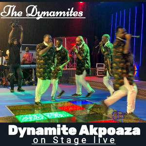 Dynamite Akpoaza on Stage (Live)