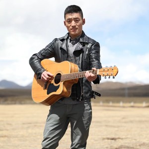 我是面部红而圆的青年人