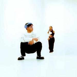WHATS THE MOVE (feat. giovana)