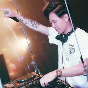 爱上你是一个错