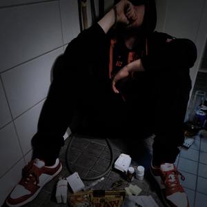 Kosketan pohjaa (feat. Ella Aleksiina) (Explicit)