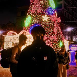 Hoje te sinto tão distante (feat. Manfred_) (Explicit)