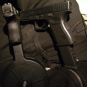 12 Tiros (feat. YOVNGDOMI) (Explicit)