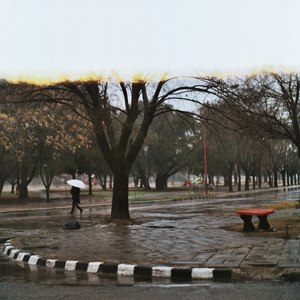 Amanece En Una Casa Entre Edificios