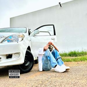 GOLD ON MY BIH (feat. Gladwell Smoke)