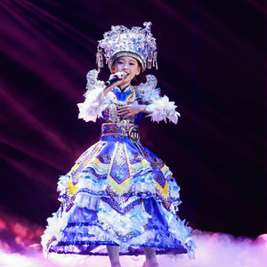 登上苗岭唱苗歌