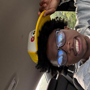 Floating (feat. Tcashbezos) (Explicit)