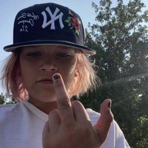 Entertain (Explicit)