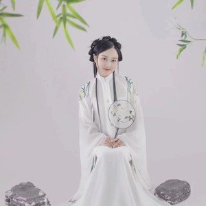 《百善孝为先》演唱：佳银卓玛