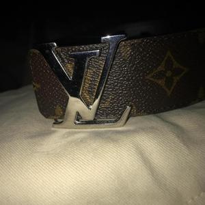 Roll A Blunt (Explicit)