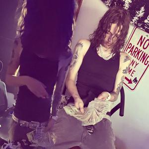 100 xans in my hands (Explicit)