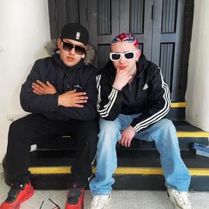 LA MÁS DIVINA (feat. PIPEBLONBLON)