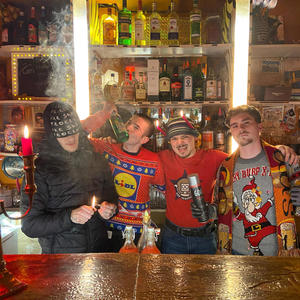 Eine Tasse Glühwein (feat. Bierik44, Osti & Hausi69) (Explicit)