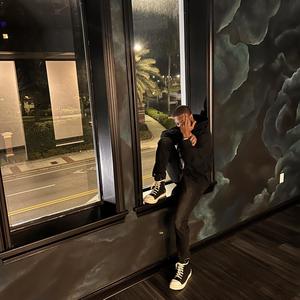 who do u think u r? (feat. Lon Tha Don) (Explicit)