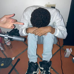 Hold my hand (feat. Miliy)