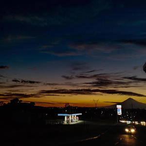 Entre Luces (Explicit)