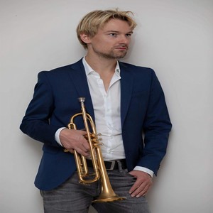 Flying with the Wind(feat. Matthias Beckmann)