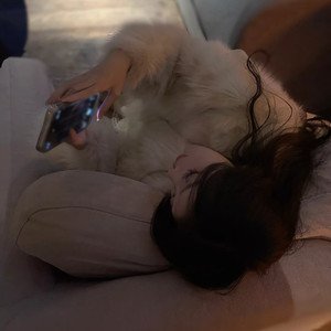 挥着翅膀的女孩