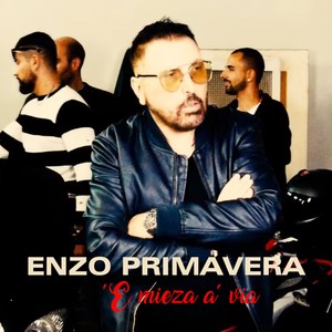 'E mieza a' via