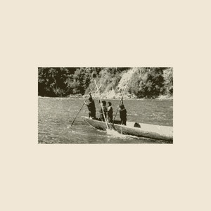 Niños Jugando en Canoa