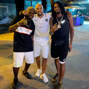 Fica de quatro (Explicit)