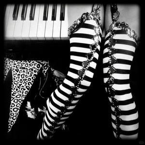 dying to know (feat. z3n721) (Explicit)