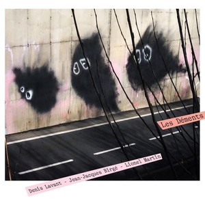 Petit chien sans ficelle