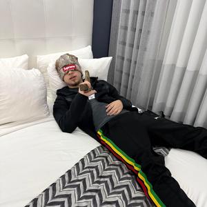 wall-e (feat. boolymon) (Explicit)