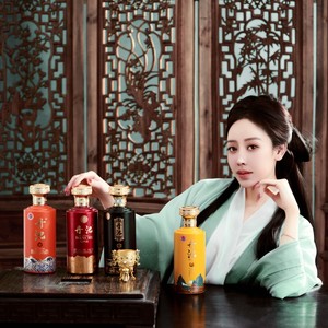 端起这杯酒 (伴奏)