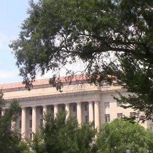 THERES DEAD IN THE LIVING ROOM (feat. brayo) (Explicit)