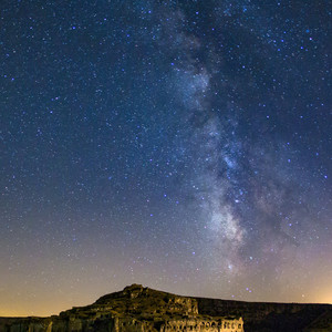 夜泊秦淮近酒家