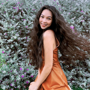 Nắng Vàng, Biển Xanh Và Anh