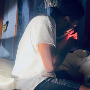 ShE DoNt KnOw (feat. Tone-G) (Explicit)