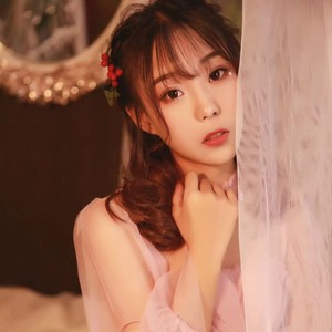 诗人莫把红颜醉