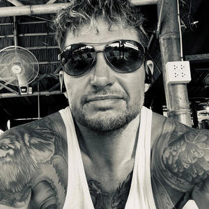 Girl you make me mmm