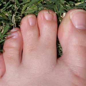 Toes!(feat. Tekyume) (Explicit)