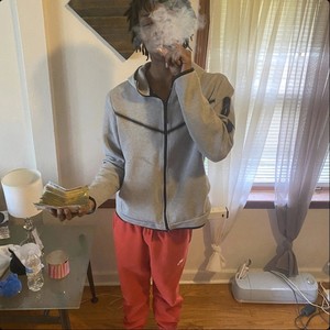 Moving P's (feat. Jet 5 & Sg.arbo) (Explicit)