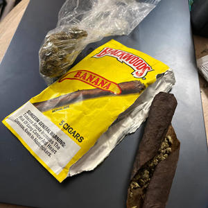 Bannana blunts (feat. Zeyuza!) (Explicit)