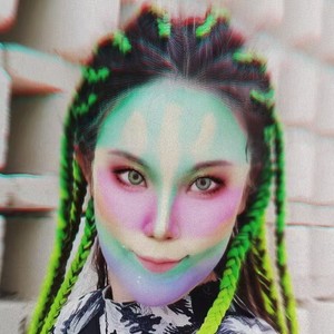 流落地球的外星人小姐姐