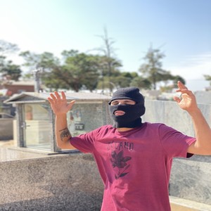 Menino de Capuz (Explicit)