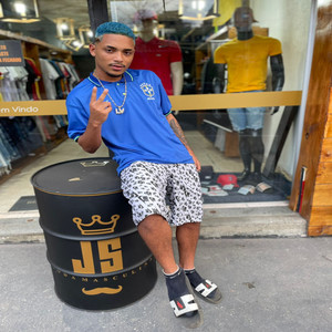 Ela Vem de Tão Distante (Explicit)