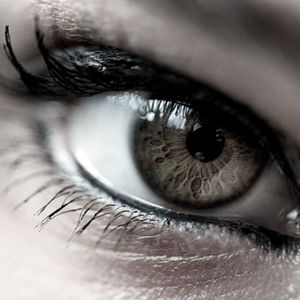 Карие глаза