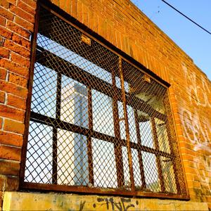 liberate (feat. capsuladisalvataggio)