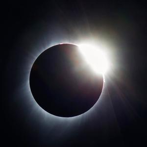 Entre la luna y el sol