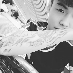 在喝一杯江小白