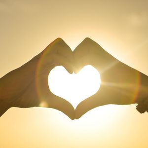 没有绝对坚强的人 只不过是把脆弱包裹的严严实实
