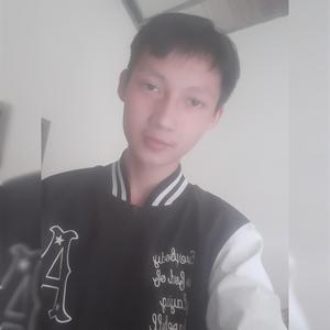 Anh chỉ là kẻ thừa