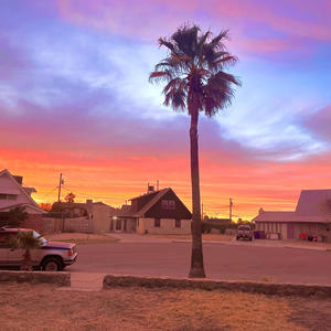 AwAY (feat. prod.beatbauerjonas)